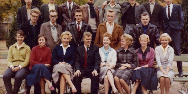 Då...21 förväntansfulla Halmstadungdomar tog studenten i maj 1960 på Halmstads högre allmänna läroverk.