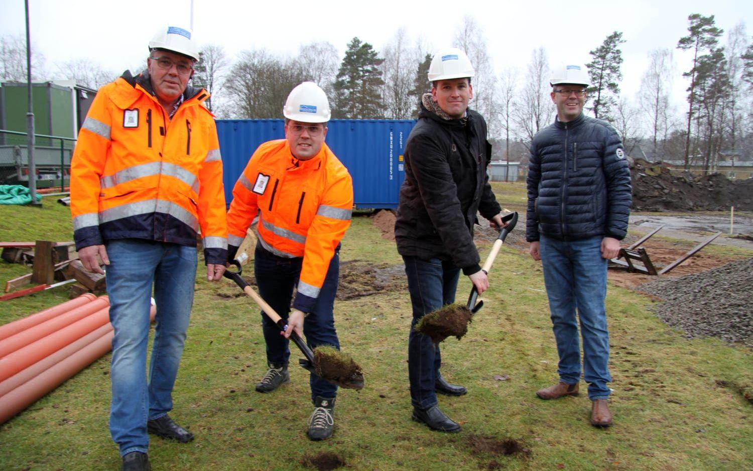 Första spadtaget till två nya avdelningar vid förskolan Sörgården. Några månader senare var bygget klart.