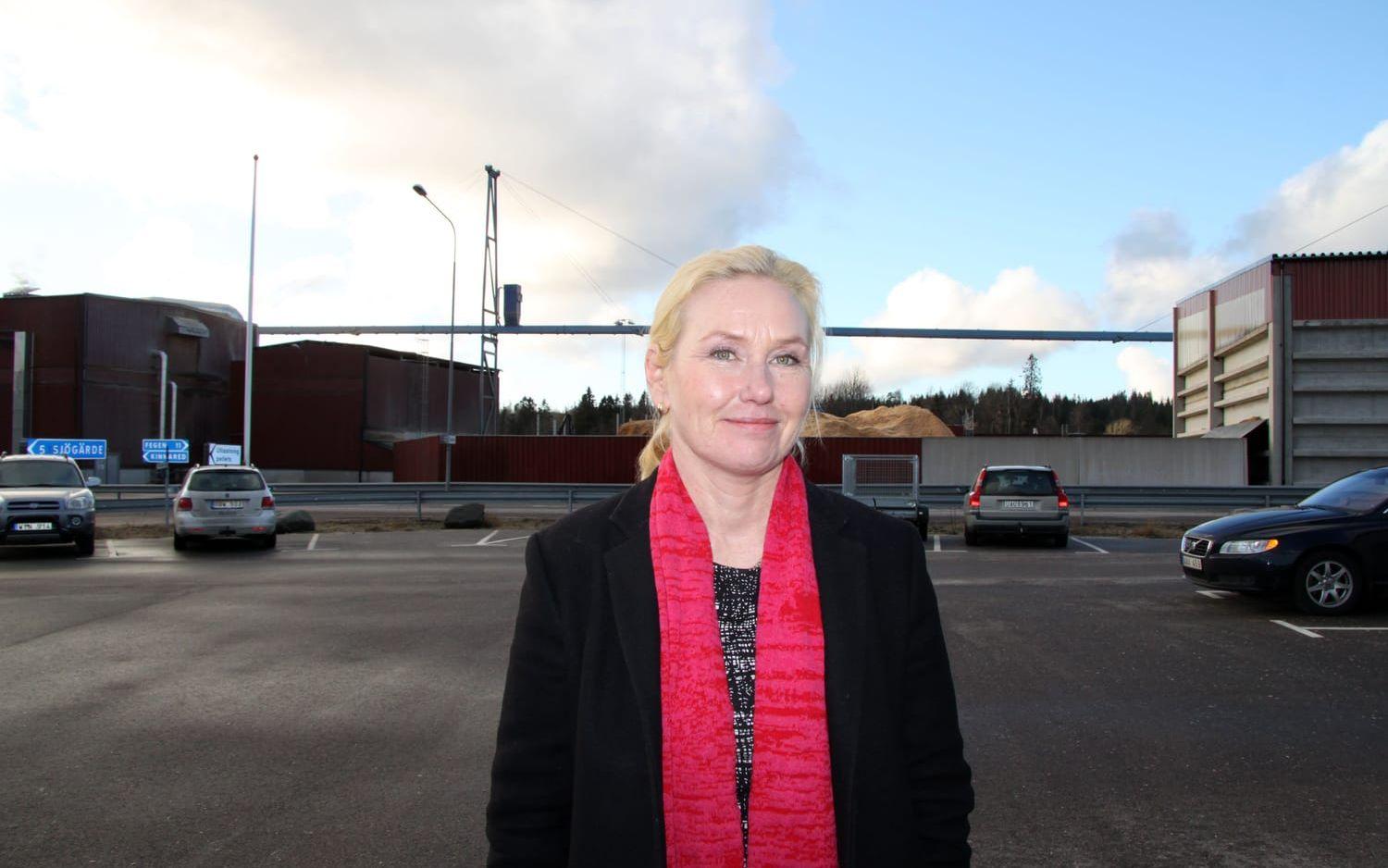 Infrastrukturminister Anna Johansson (S) besökte Kinnardessågen men var fåordig om HNJ-banan.