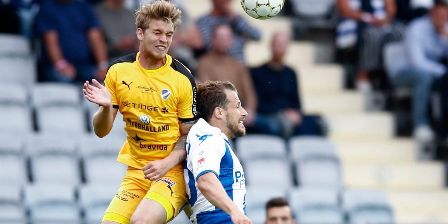 Huvudet högre. HBK:s Marcus Mathisen vinner duellen med Tobias Hysén, men IFK Göteborgs veteran som i tidigare matcher mot HBK gjort tio(!) mål var ett ständigt hot även denna gång.