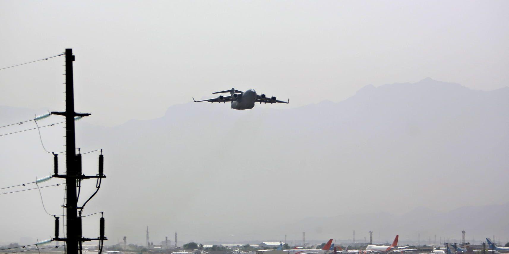 Raketbeskjutningen mot den internationella flygplatsen i Kabul inträffade kort efter att USA:s försvarsminister landat. Arkivbild.