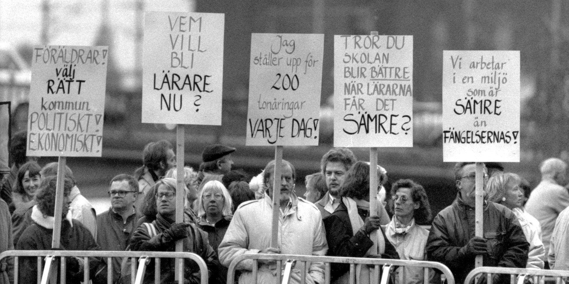 Hösten 1989 var lärarna på krigsstriden och kämpade för att inte bli kommunaliserade. Här en demonstration utanför Rosenbad.