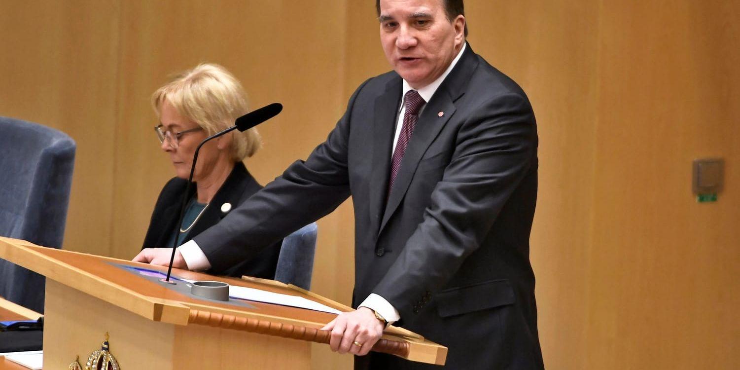 Statsminister Stefan Löfven (S) inleder partiledardebatten i riksdagen.