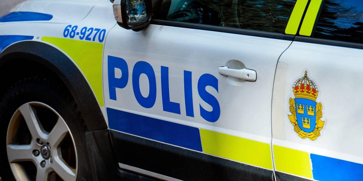 En man sköts i låret vid Skärmarbrinks tunnelbanestation i södra Stockholm. Arkivbild.