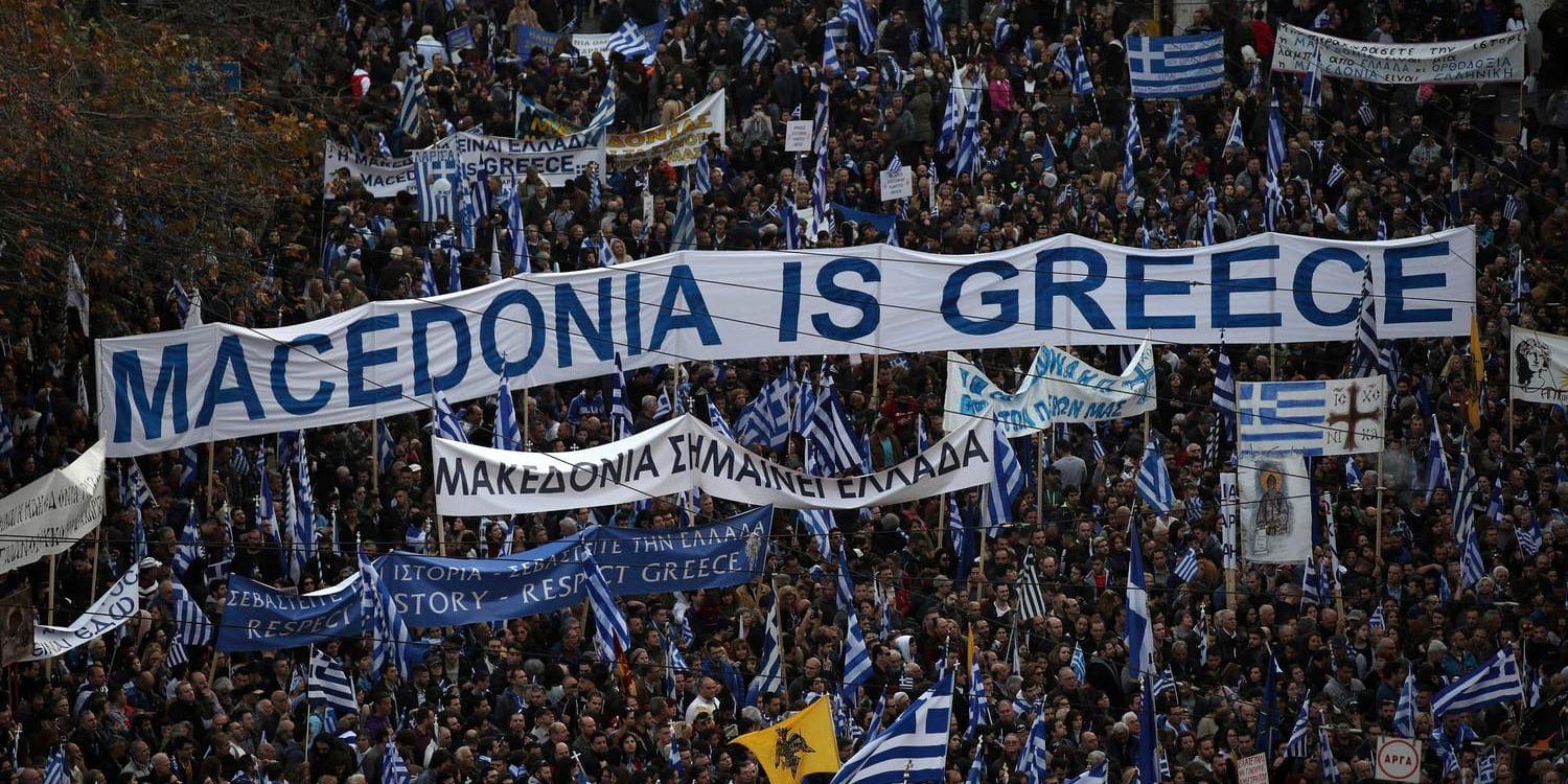 Hundratusentals demonstranter samlades i Aten den 4 februari för att protestera mot en möjlig kompromiss med Makedonien.