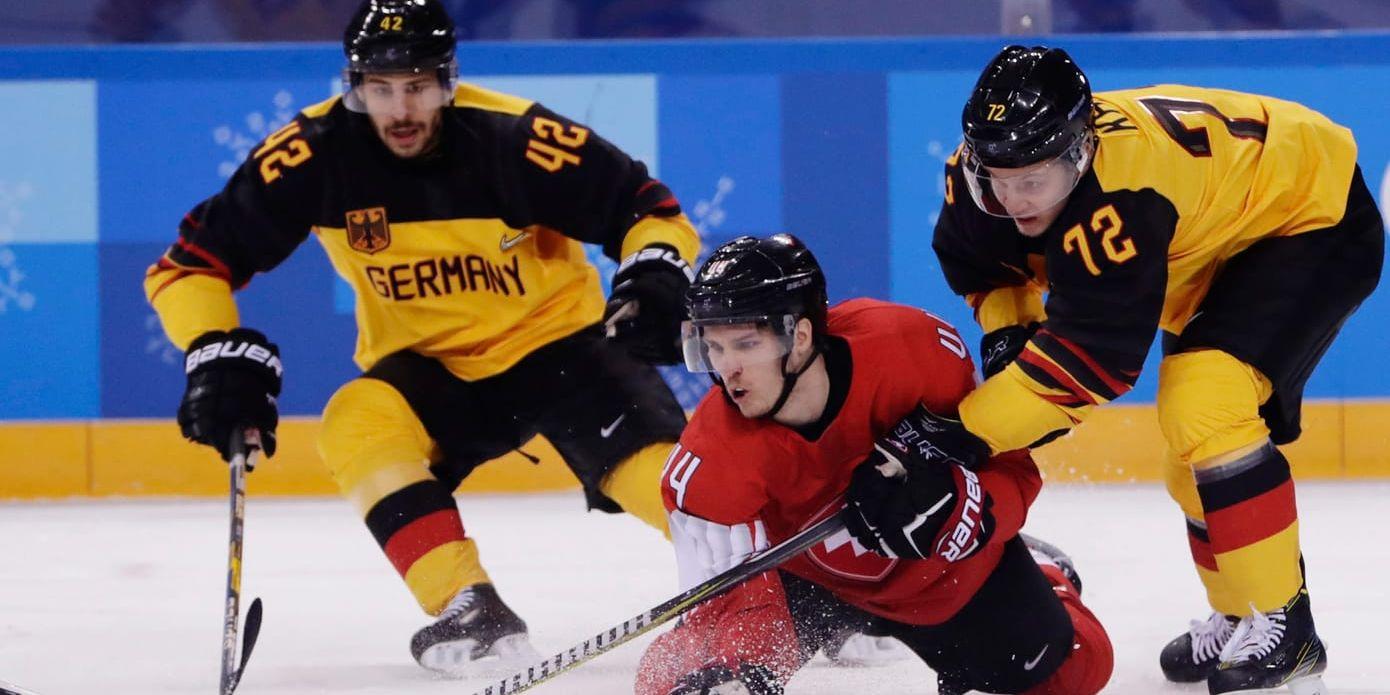 Tyskland fick Schweiz på fall i OS-ishockeyn.