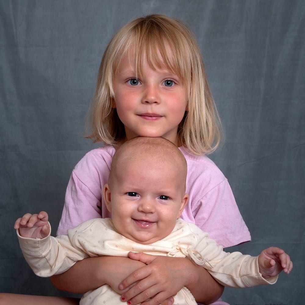 Anders Haglund och Kristina Carlsson, Halmstad fick den 28 maj en flicka som heter Hedda. Hon vägde 3630 g och var 51 cm lång. Syskonen heter Ester och Anton.