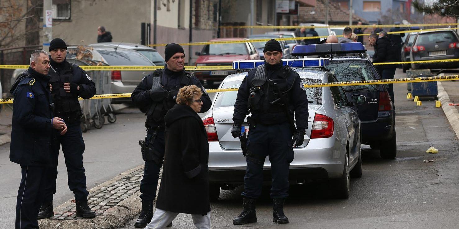 Oliver Ivanovic sköts ihjäl framför sitt kontor i Mitrovica i Kosovo. Platsen spärrades av efter mordet.