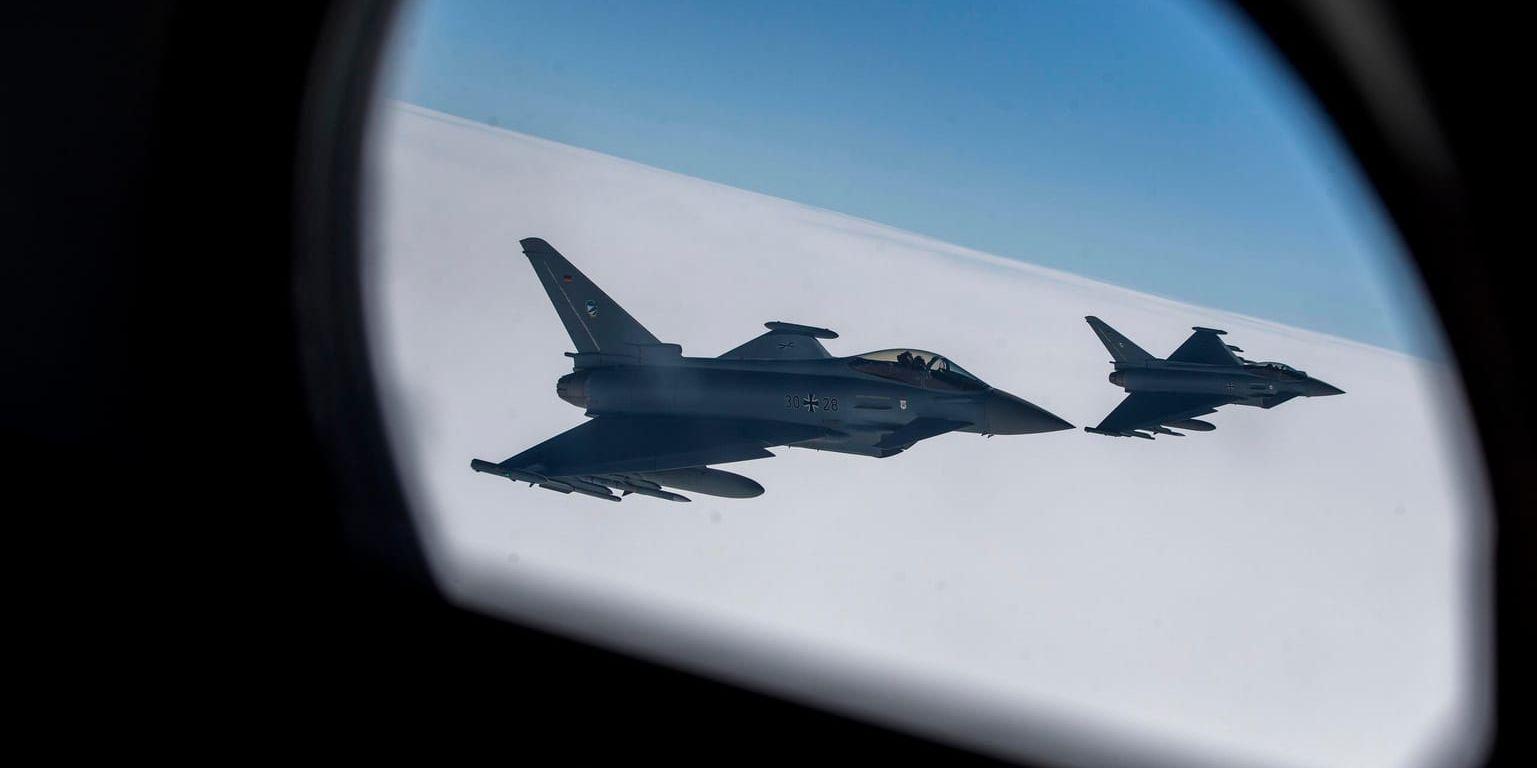 Stridsflygplan av typen Eurofighter Typhoon deltar i ett Nato-uppdrag. Arkivbild.