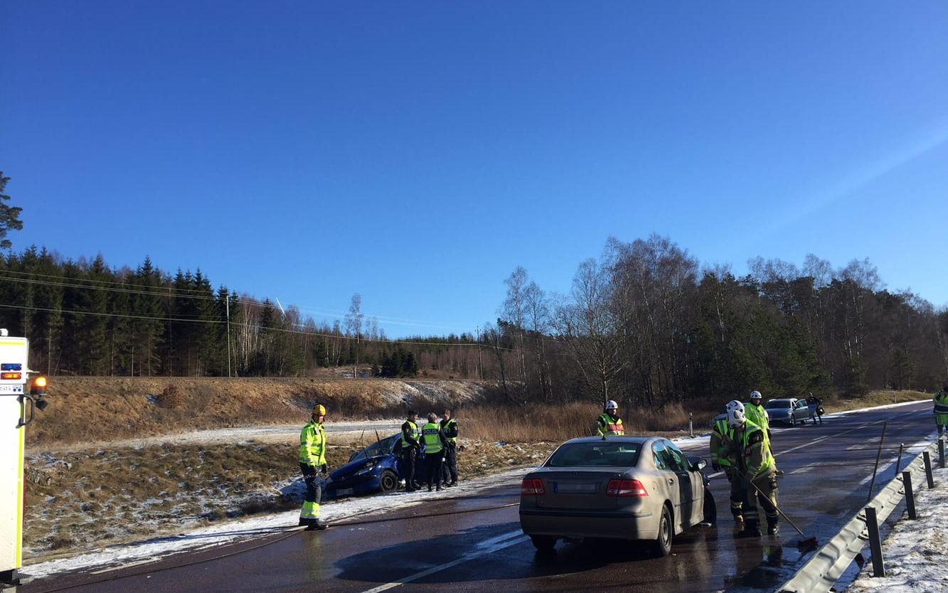 Trafikolycka på väg 15 mellan Skogaby och Knäred. Bild: Jonatan Gernes