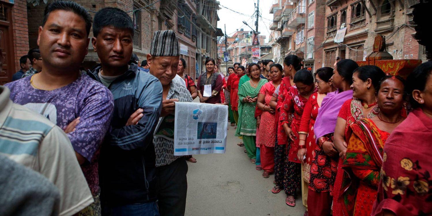 Nepaleser köar för att lägga sin röst i den första omgången av lokalvalen, som hölls den 14 maj.