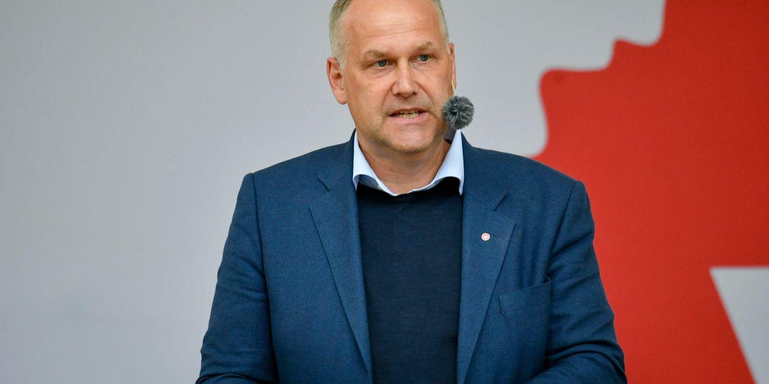 Vänsterpartiets ledare Jonas Sjöstedt talar under partiets dag i Almedalen.