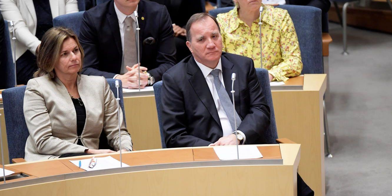 Isabella Lövin (MP) och statsminister Stefan Löfven (S) under statsministeromröstningen i riksdagen. Stefan Löfven blev bortröstad vid tisdagens statsministeromröstning.