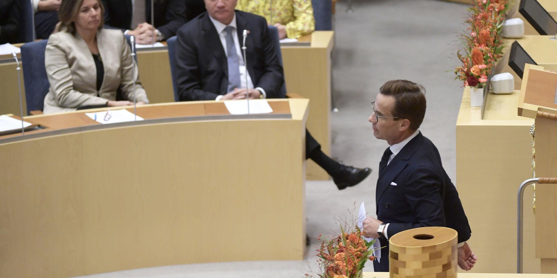 Riksdagen gjorde processen kort och röstade på tisdagen bort Stefan Löfven som statsminister.