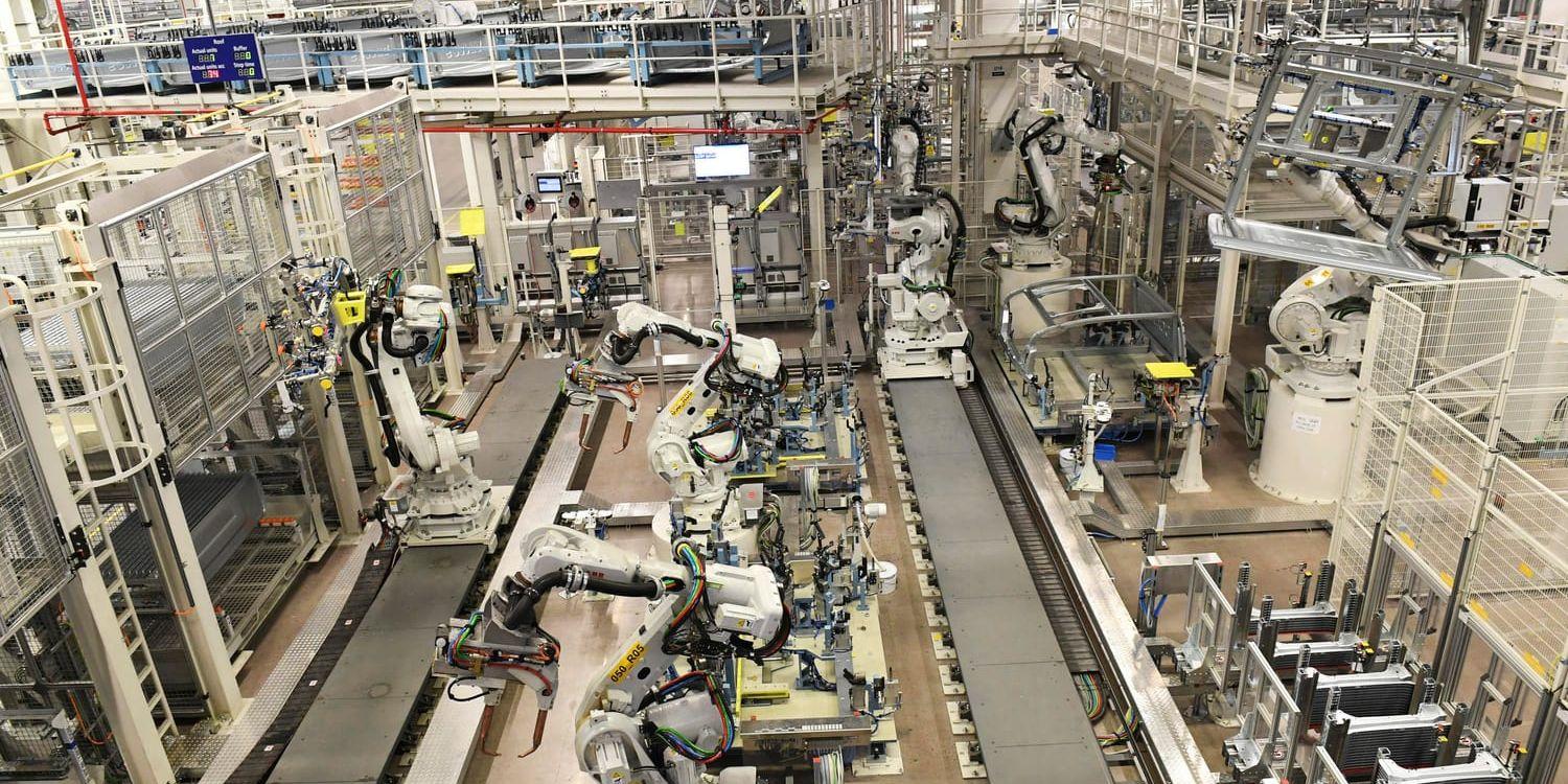 Världens modernaste fabrik för tillverkning av lastbilschassin, Scania i Oskarshamn. Nästan all tillverkning på löpande bandet sköts av 288 stycken robotar från ABB. Arkivbild.
