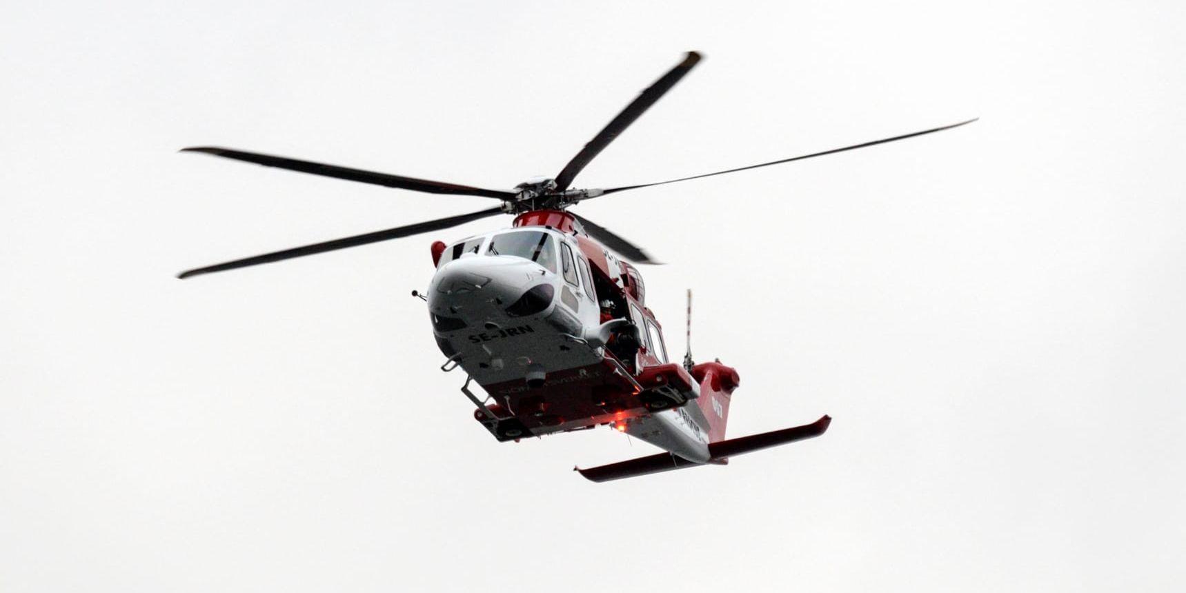 Två klättrare skadades i en olycka på Vinterberget utanför Dingle i Munkedals kommun. En räddningshelikopter deltog i arbetet med att få ner klättrarna till marken. Arkivbild.