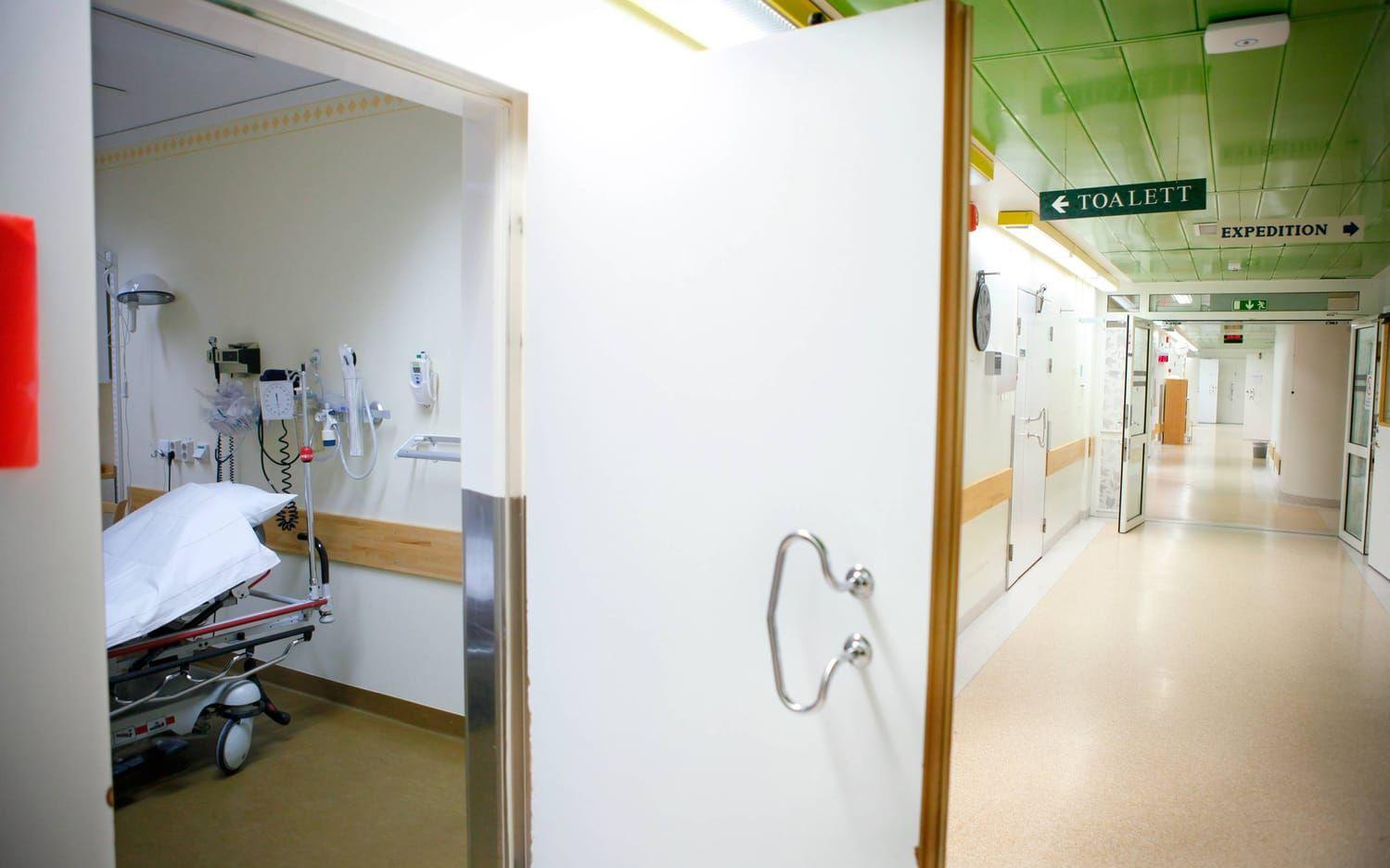 Från den 23 mars kan patienter inte längre ta emot samtal till sina egna fasta telefoner på rummen på sjukhusen i Halland. Bild: Carin Rudehill/Arkiv