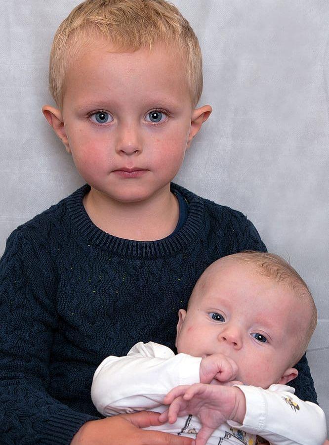 Alexandra och Oskar Karlsson, Knäred, fick den 30 maj en pojke som heter Axel. Storebror heter Olle.