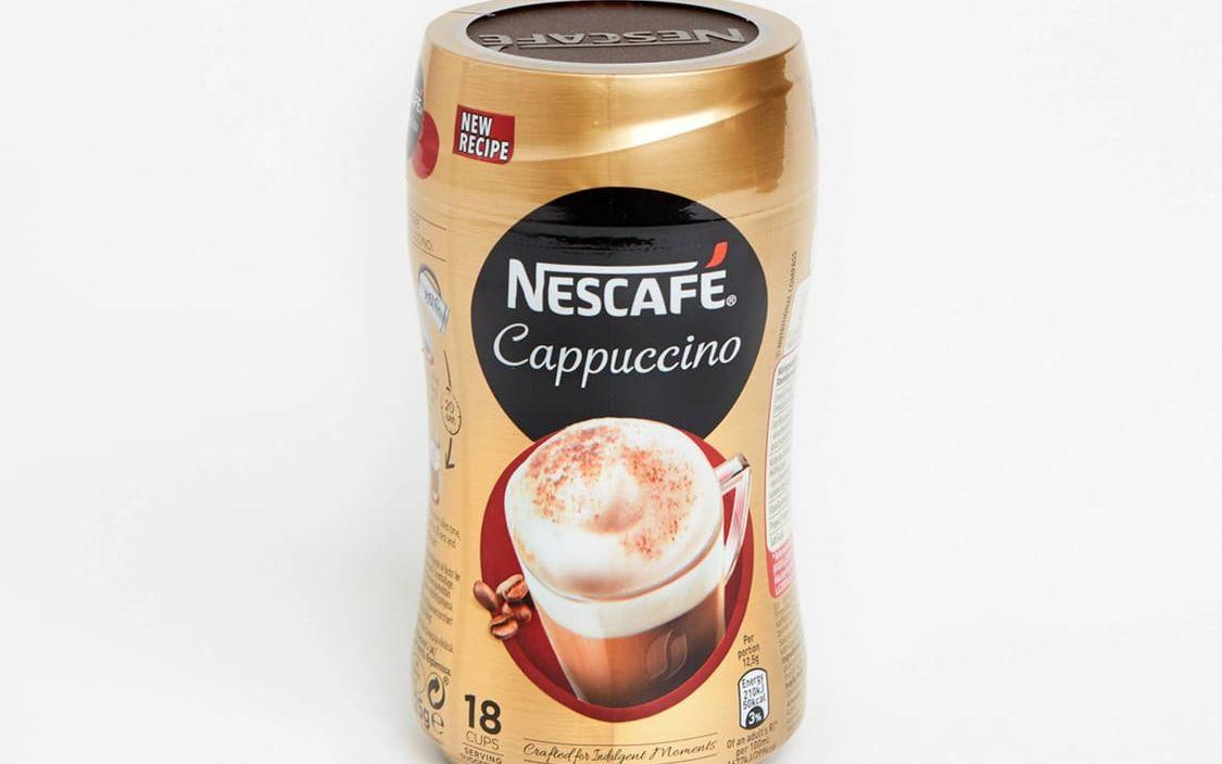 Cappuccinopulvret från Nescafé innehåller över 15,2 procent glukossirap - mer än mängden kaffe. Huvudingrediensen i produkten är skummjölkspulver. Totalt innehåller cappuccinopulvret 28,9 gram sockerarter.