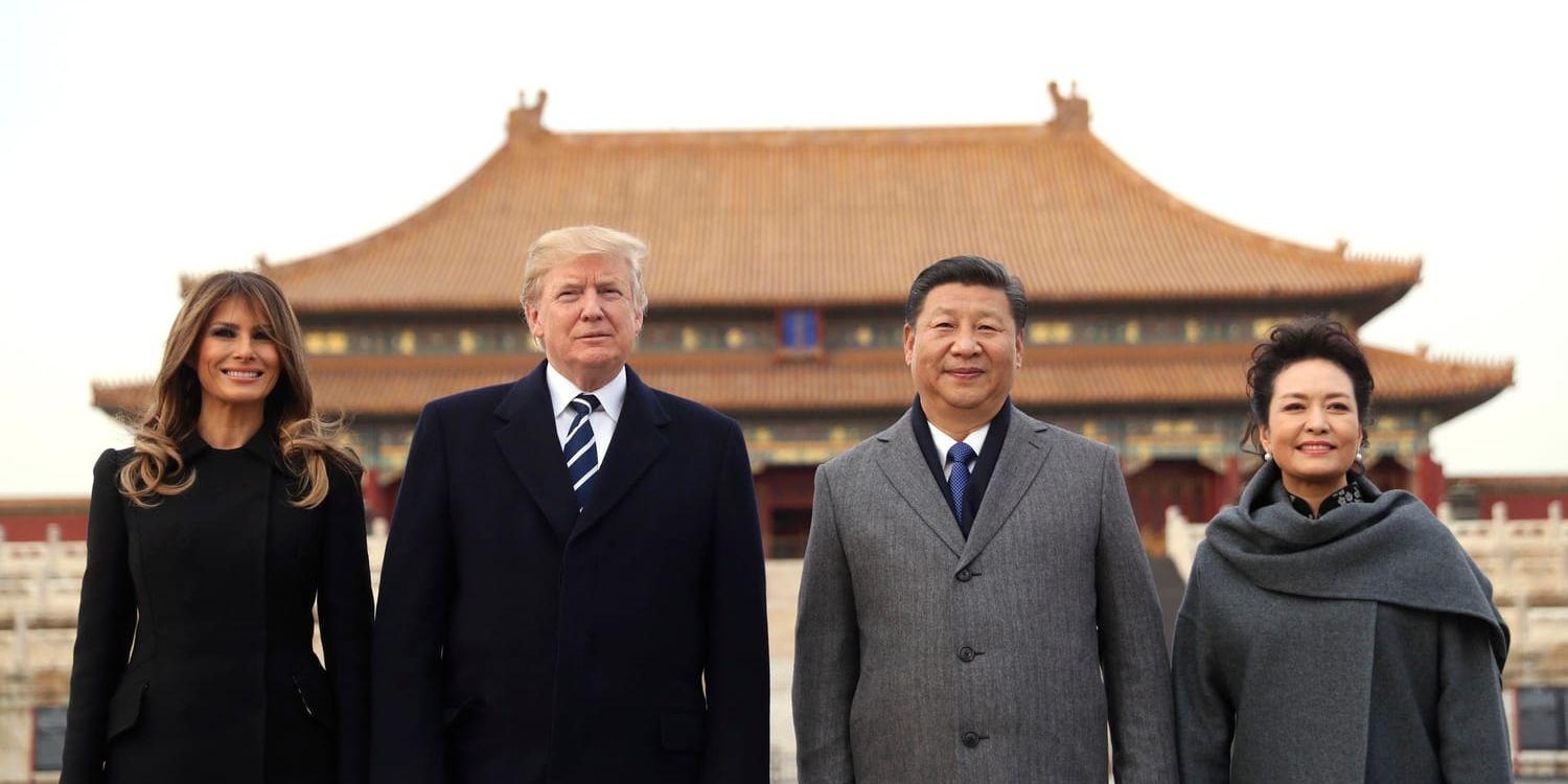 USA:s presidentpar Donald och Melania Trump tillsammans med Kinas president Xi Jinping och första dam Peng Liyuan i Förbjudna staden i Kina i november.