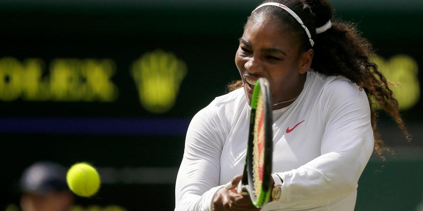 Serena Williams stormar vidare i Wimbledon. Samtidigt som favoriterna fortsätter att falla runt omkring.