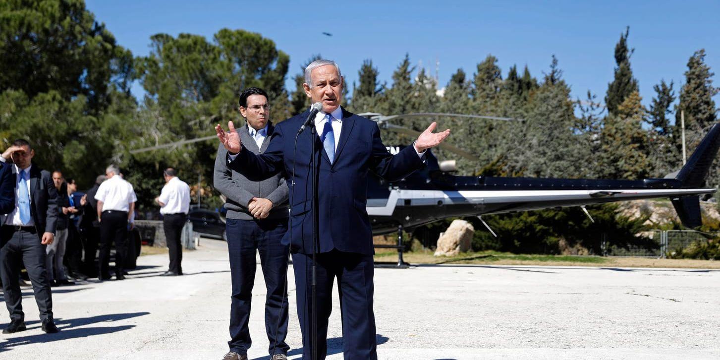 Israels premiärminister Benjamin Netanyahu under en presskonferens i söndags.