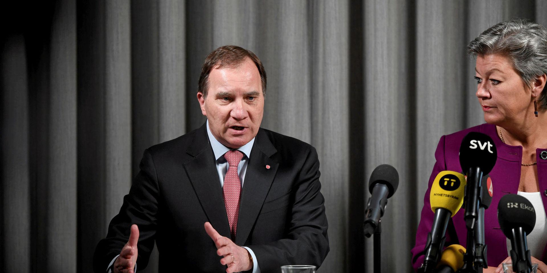 Stefan Löfven och arbetsmarknadsminister Ylva Johansson (båda S) kan komma att vattna ur vissa arbetsmarknadsreformer.