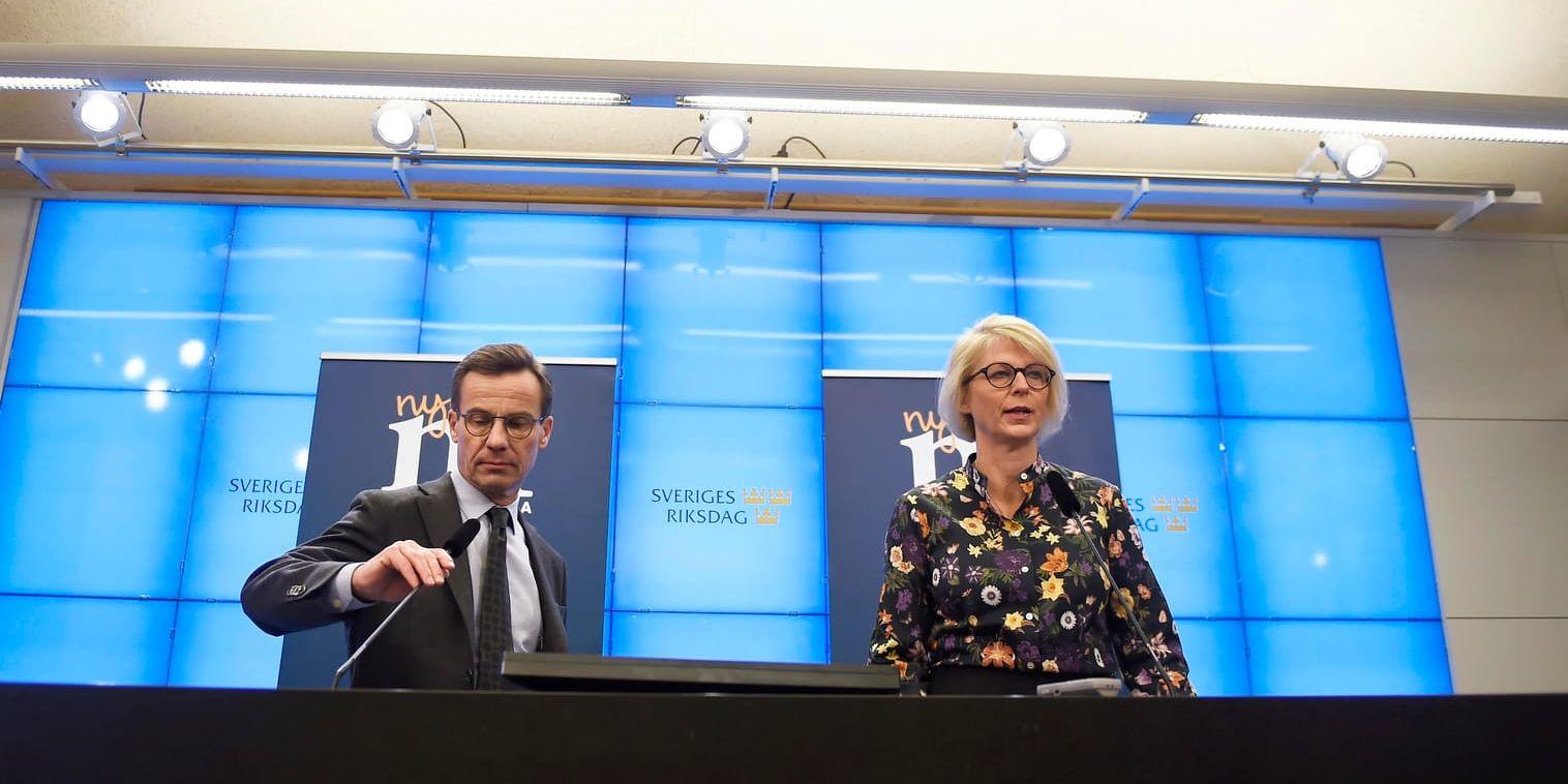 Moderaternas partiledare Ulf Kristersson och ekonomisk-politiska talesperson Elisabeth Svantesson presenterar partiets budgetmotion.