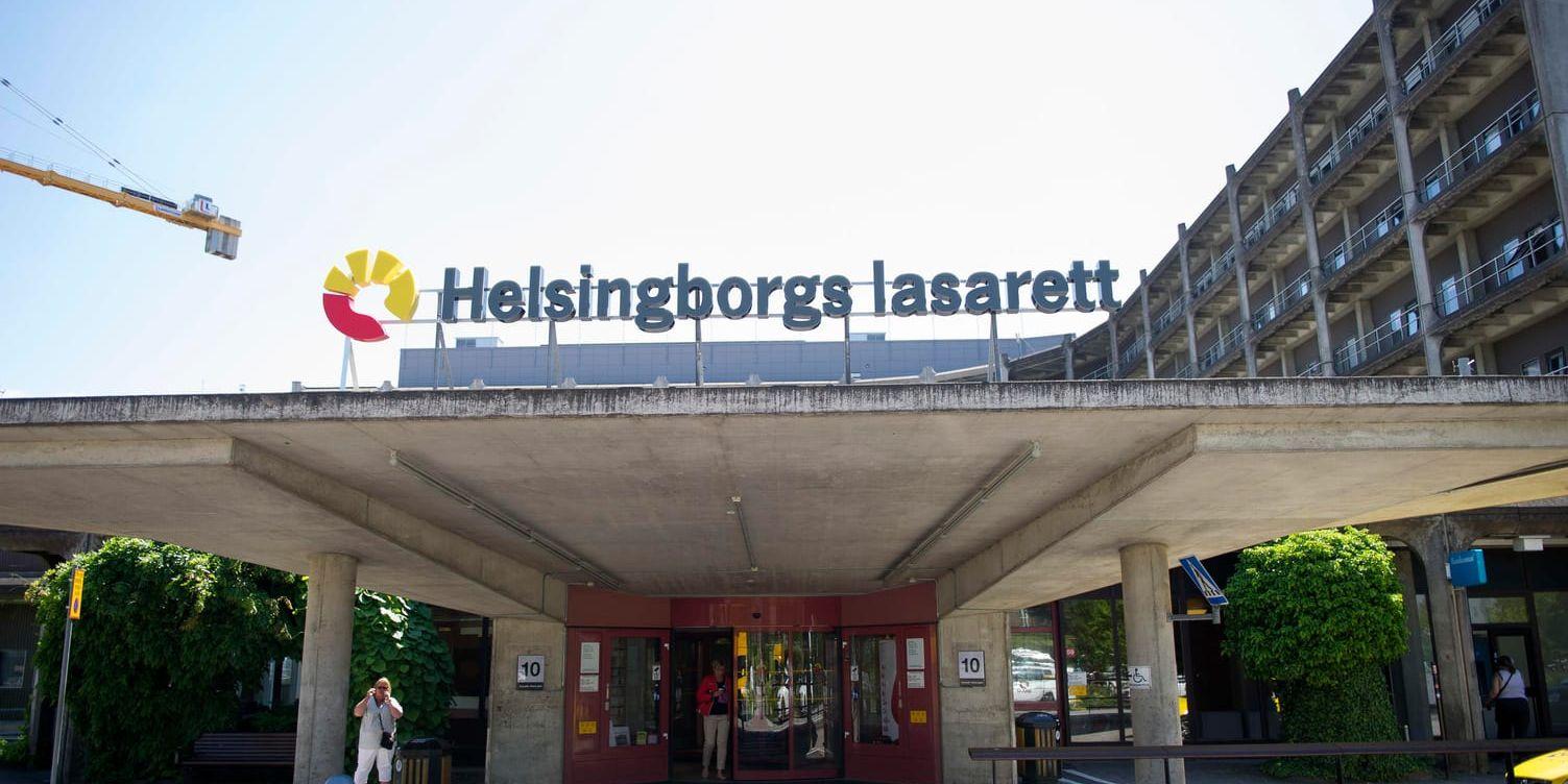 En 28-årig man sökte under fredagen vård på Helsingborgs lasarett efter att ha blivit knivhuggen i ryggen. Arkivbild.