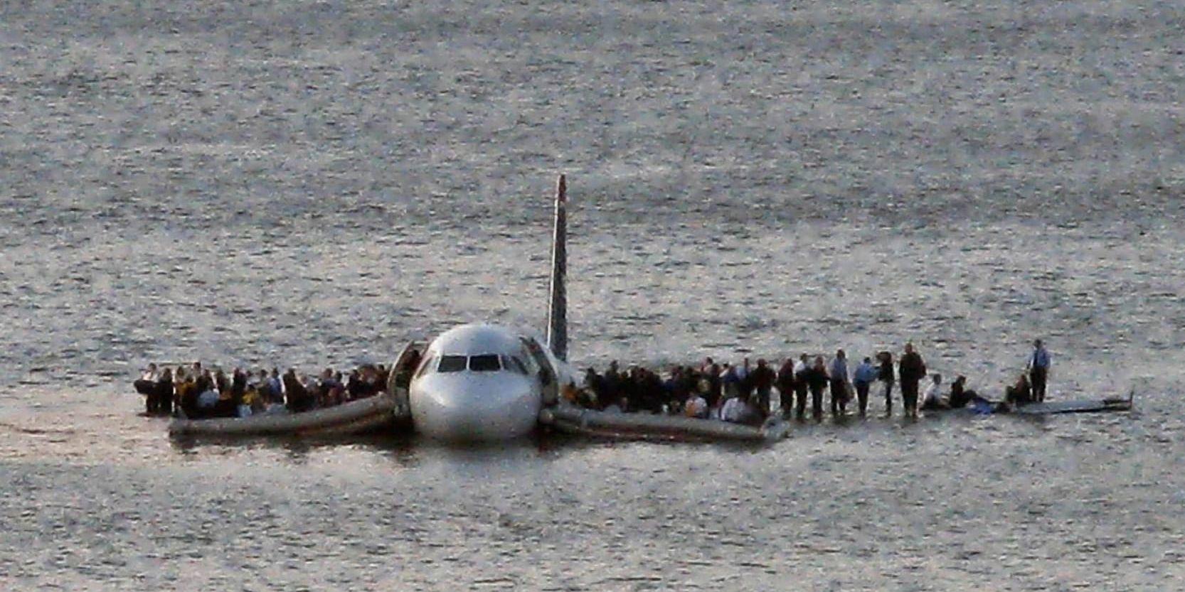 En Airbus 320 tvingas landa på Hudsonfloden efter att ha krockat med fåglar. Alla ombord överlevde. Arkivbild.
