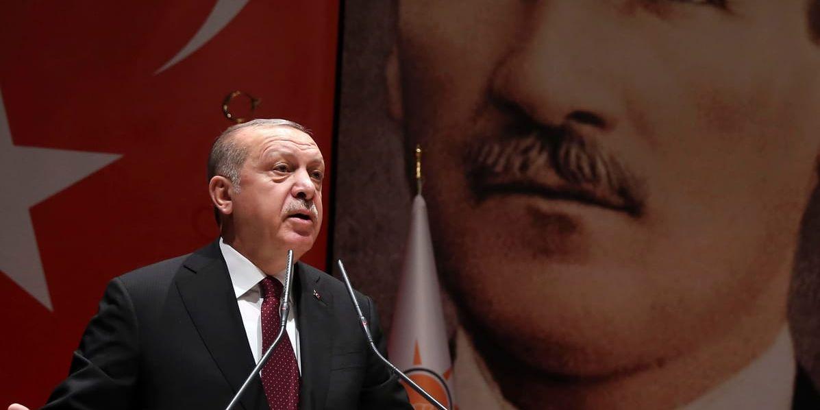 Turkiets president Recep Tayyip Erdogan hotar i ett tal i Ankara på fredagen att utvidga offensiven i norra Syrien.