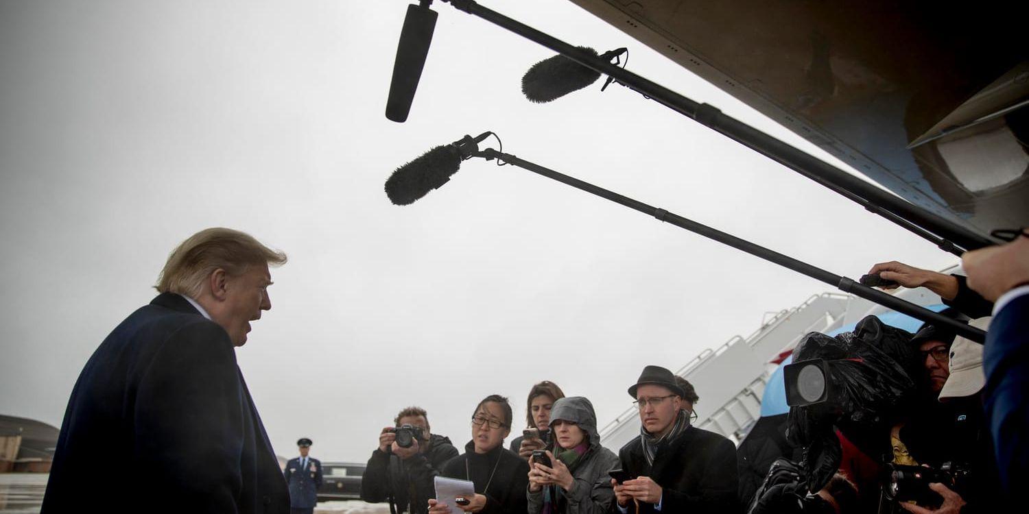 USA:s president Donald Trump möter pressen efter dådet i Pittsburgh.