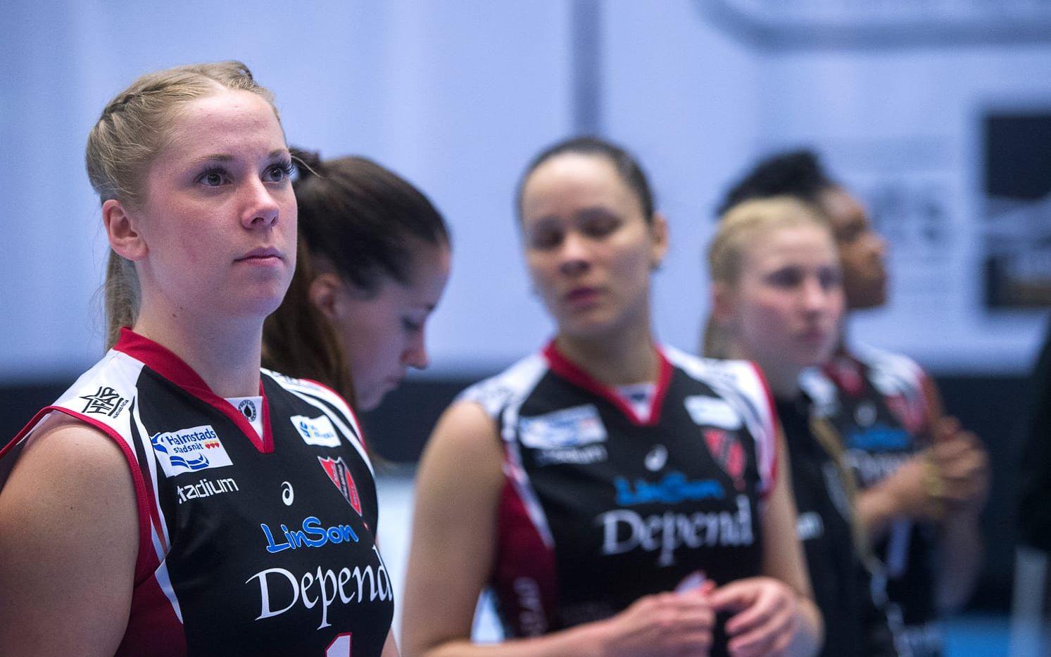 Tomma blickar. Martina Svensson och Sorian Pacheco var inte direkt glada efter finalförlusten. Bild: Jörgen Alström