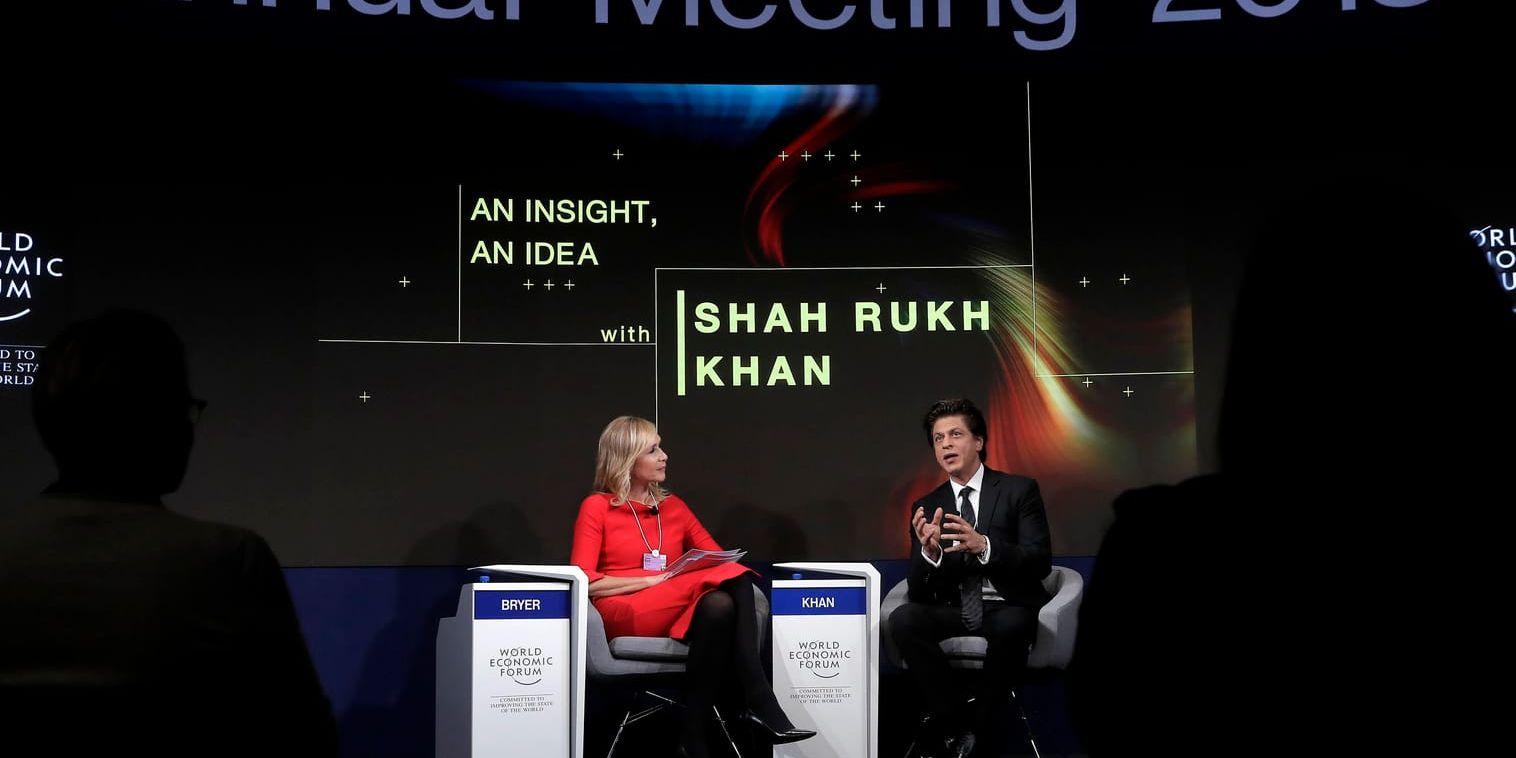 Indiska skådespelaren Shah Rukh Khan diskuterar samhällsförändring genom kvinnors ökande inflytande.
