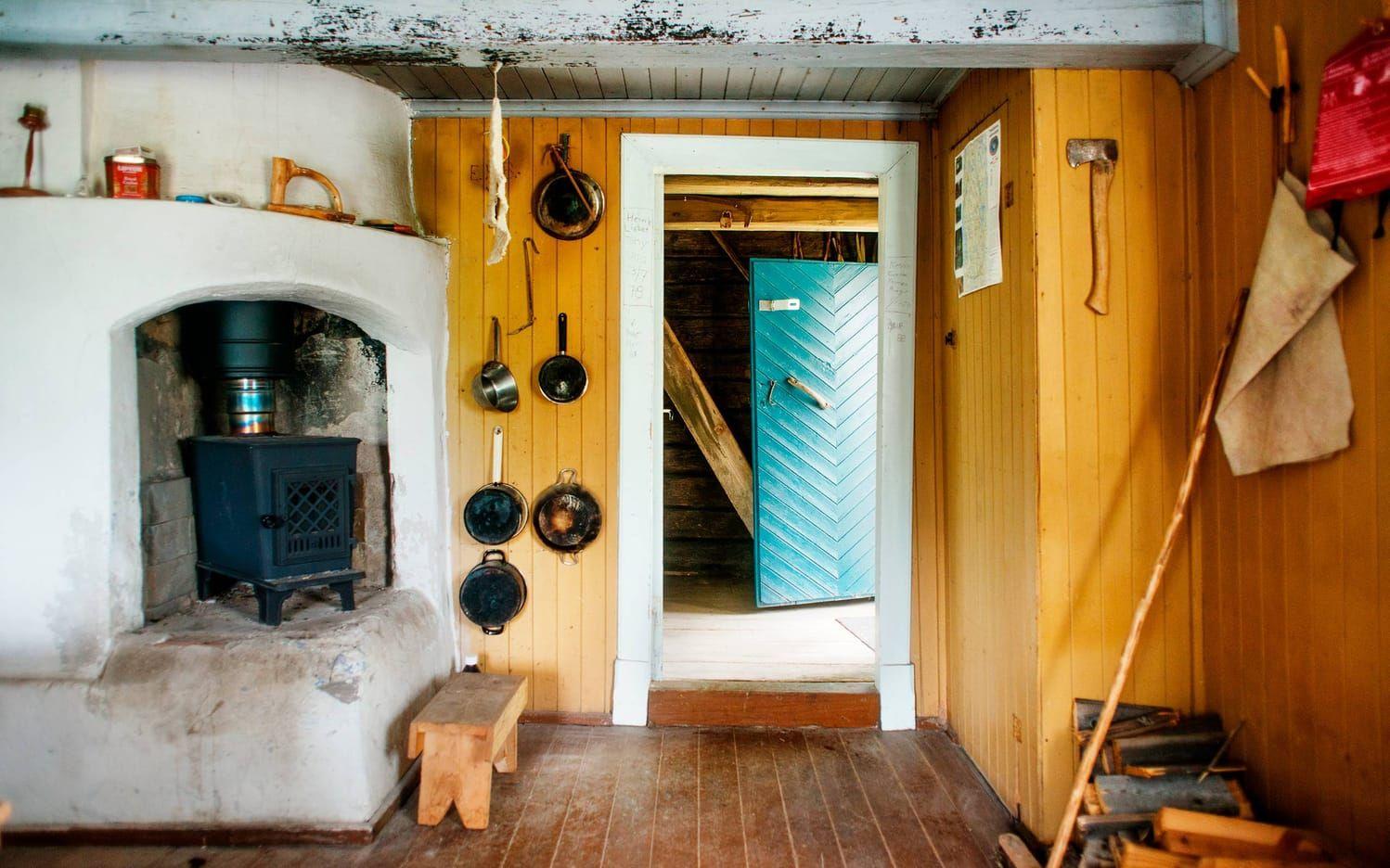"Man får känslan av att gå in i ett gammalt hem" säger Moa Karlberg, när hon beskriver stugan. Bild: Moa Karlberg.