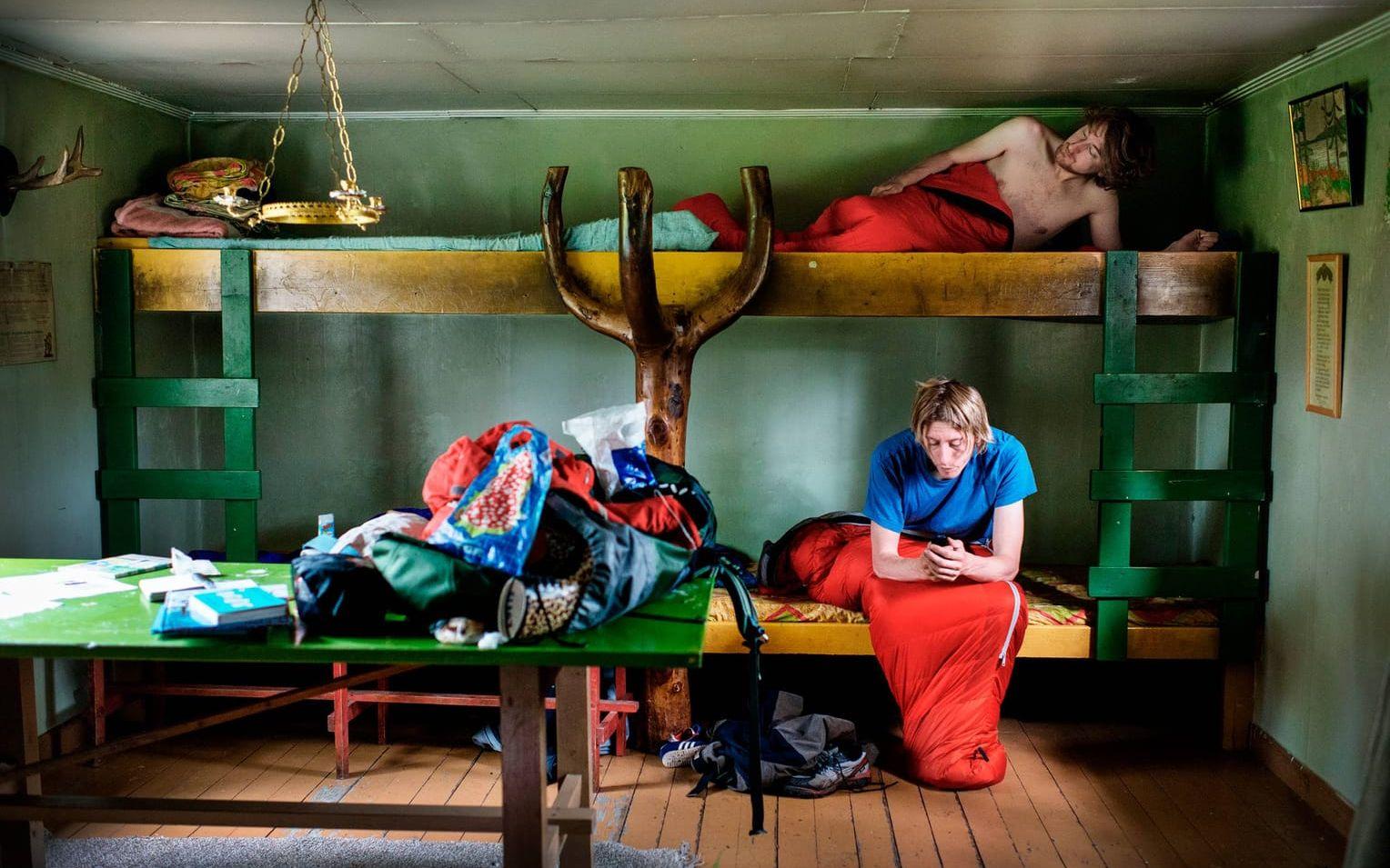 Stugan består av två rum med tolv sängplatser. Bild: Moa Karlberg