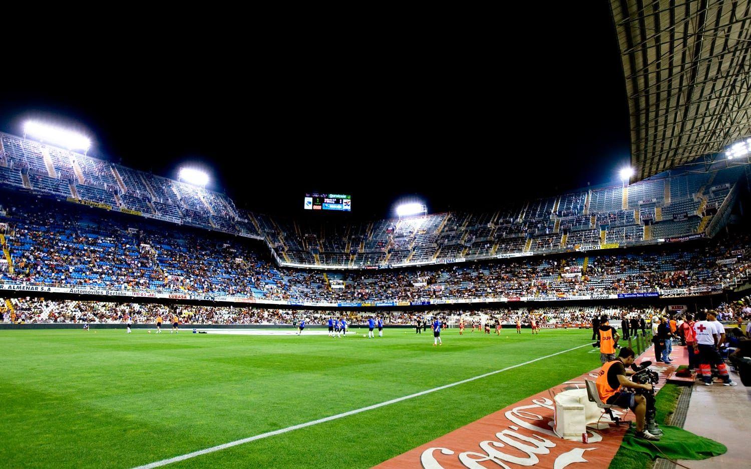30. Spanska Mestalla där Valencia spelar sina hemmamatcher tar 55 000.