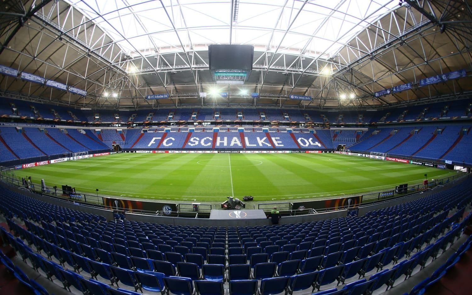 17. Veltins-Arena där Schalke spelar tar in 62 271 åskådare.