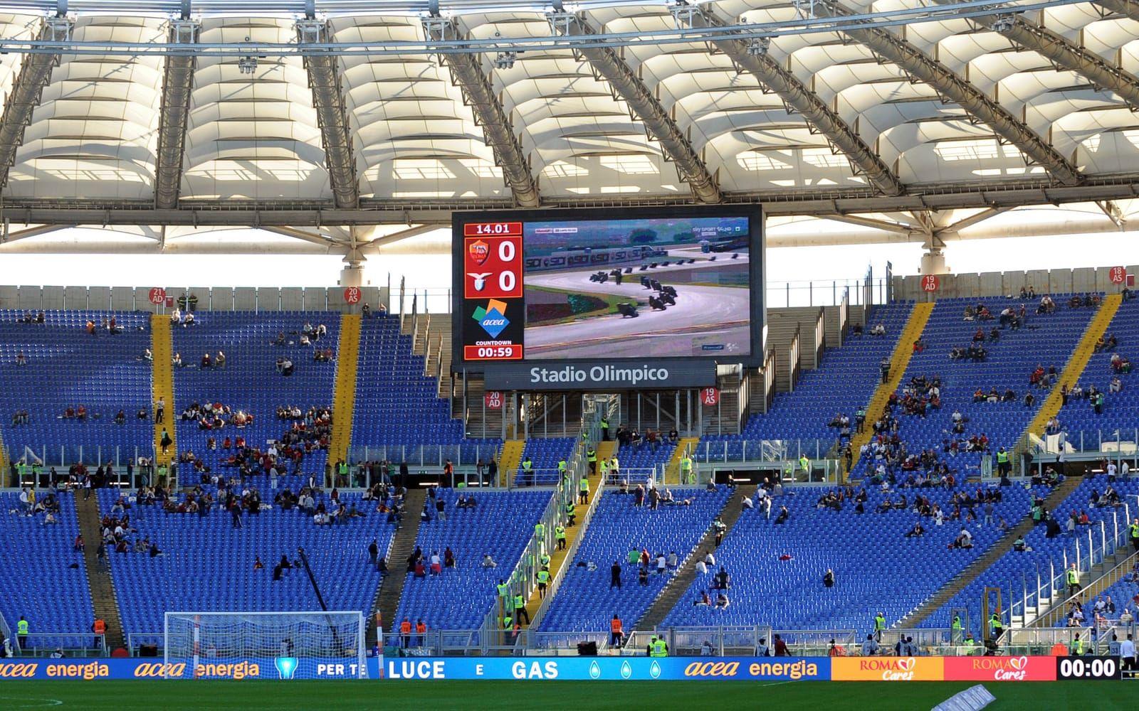 11. Stadio Olimpico där både Lazio och Roma spelar tar 72 698 åskådare.