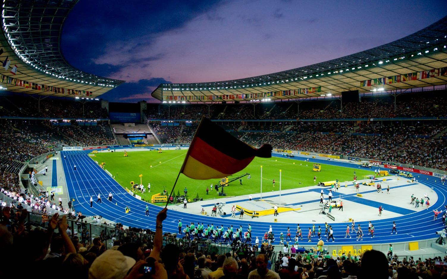 10. Olympiastadion i Berlin där Herta Berlin spelar tar 74 649 åskådare och slår sig in på topp-tio.