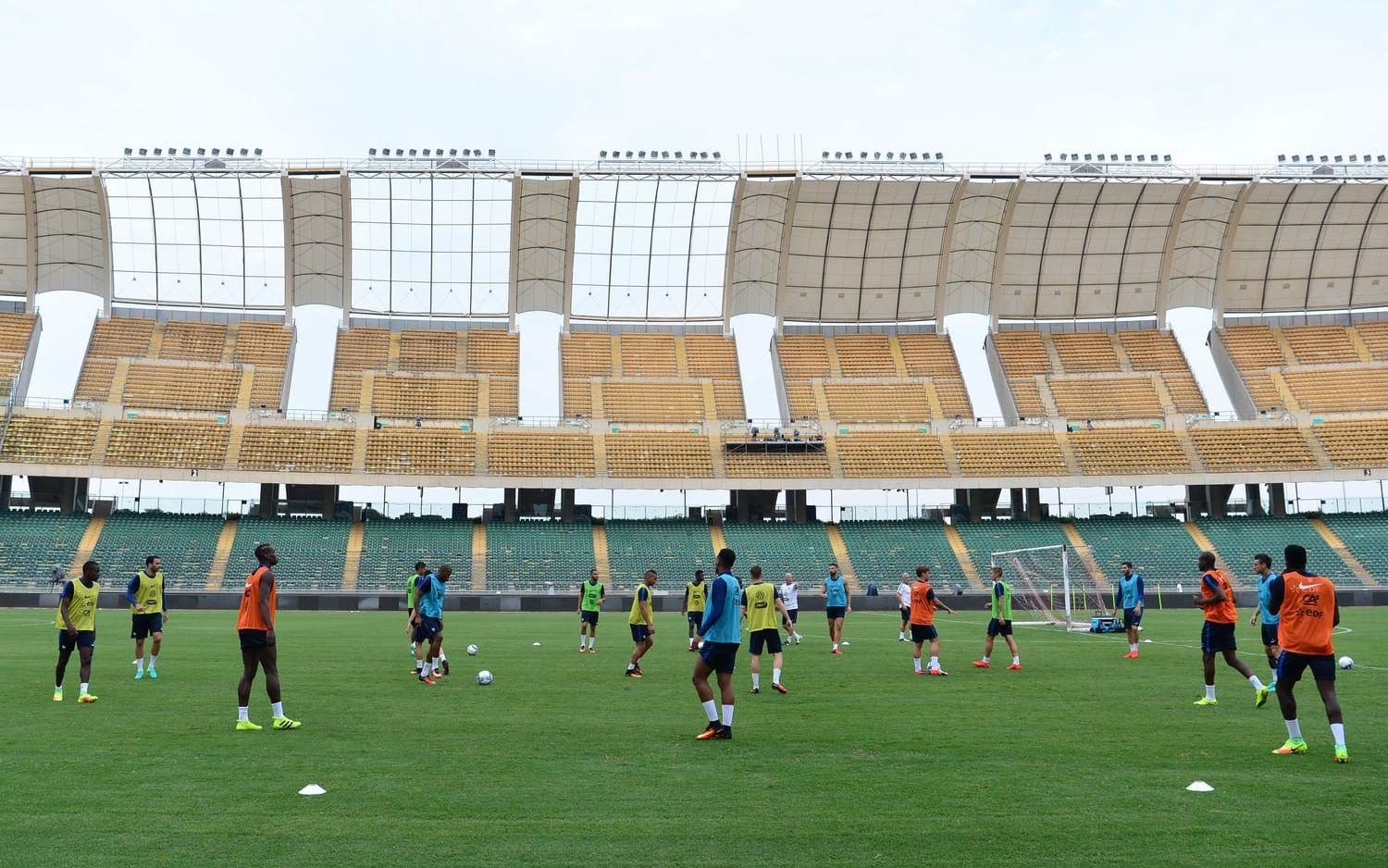 25. Baris hemmaarena Stadio San Nicola tar 58 248 åskådare.