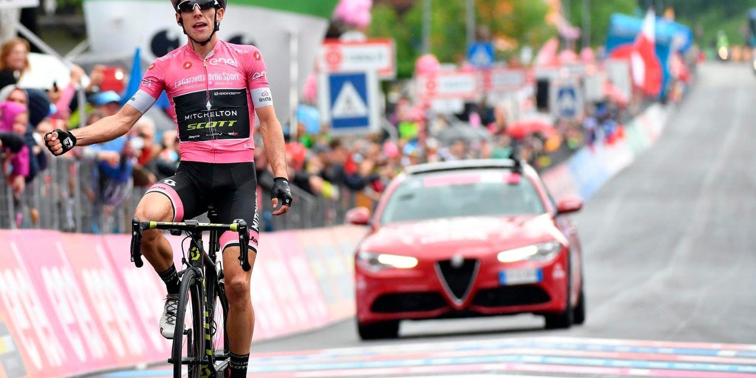 Simon Yates behåller ledartröjan i Giro d'Italia.