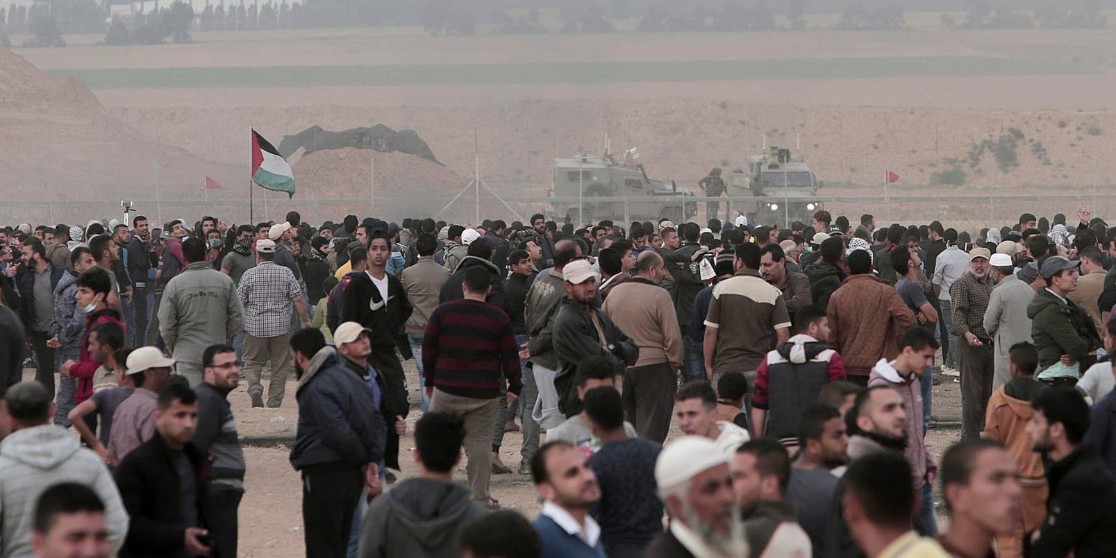 Palestinier i Gaza protesterar vid gränsen mot Israel. Arkivbild.