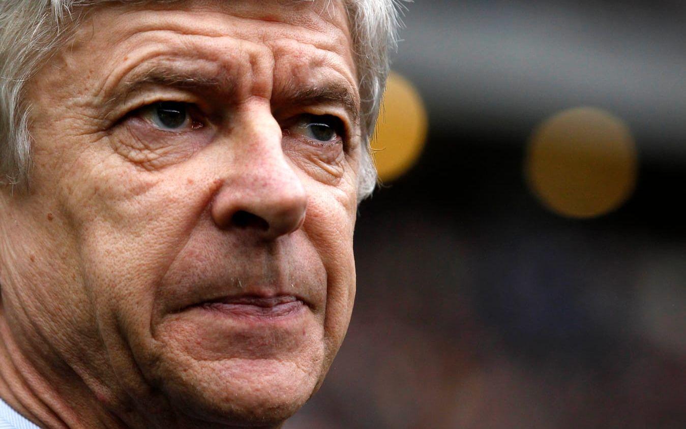 Arsène Wenger, Arsenals franske manager, fick sedan se sitt lag släppa in ytterligare tre mål och resultattavlan visade plötsligt 4–4. Foto: Bildbyrån