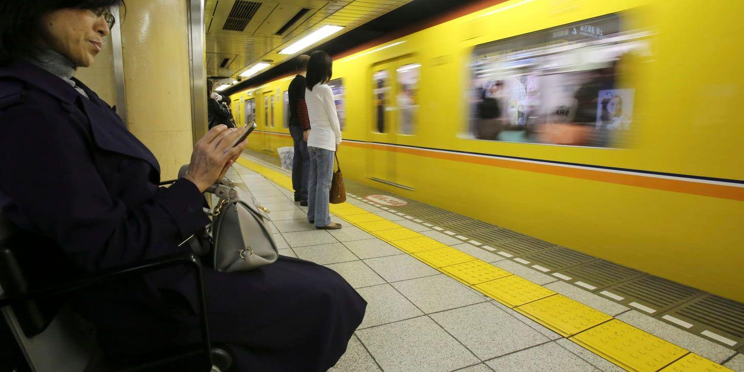 En ny app ska hjälpa gravida att få sittplats i Tokyos ofta överfulla tunnelbana. Arkivbild.