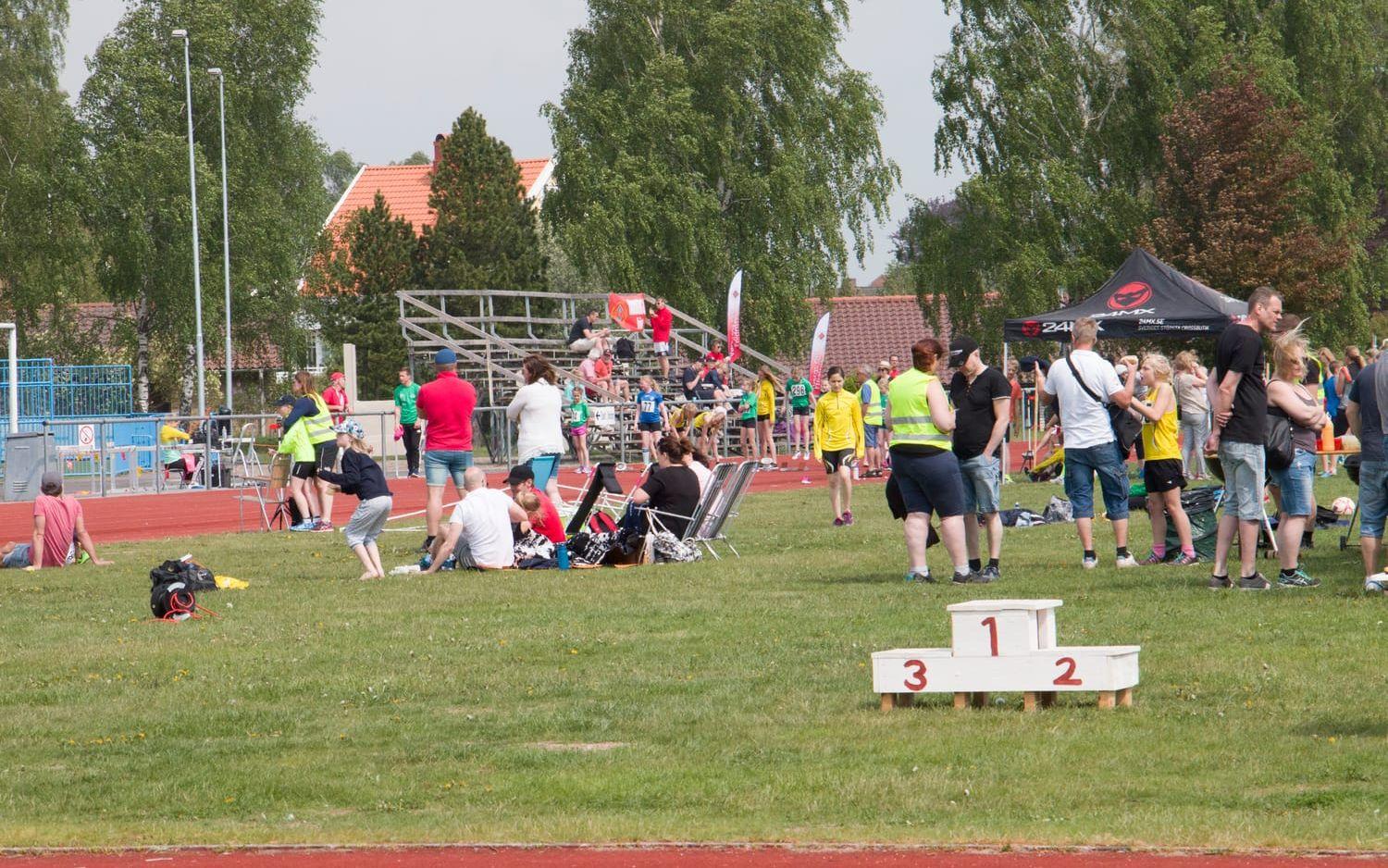Välbesökt 2. Mer än 100 tävlande deltog i Laholmskampen. Plus förstås föräldrar och andra som tittade på.