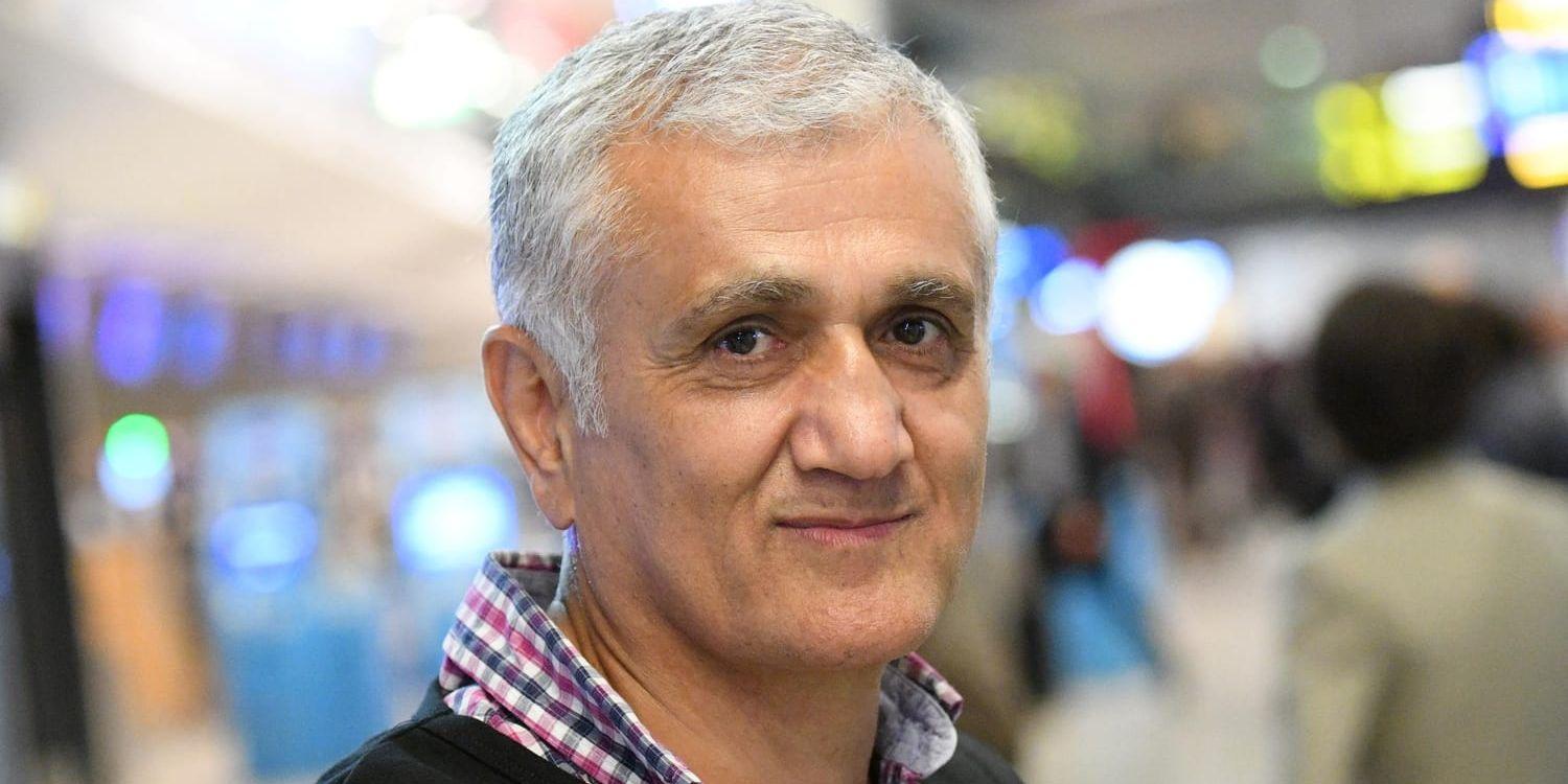 Svensk-turkiske journalisten Hamza Yalcin anländer till Köpenhamns flygplats efter att ha suttit fängslad i Barcelona i åtta veckor.