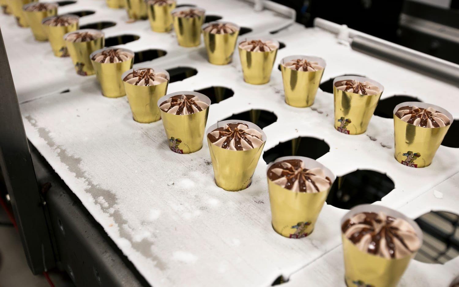 Närproducerat. 86 procent av råvarorna som används i glassen kommer från Sverige. Grädden köper Sia Glass in från tre gårdar i Östergötland samt från Berte Gård på hemmaplan. Bild: Patrik Ljungman