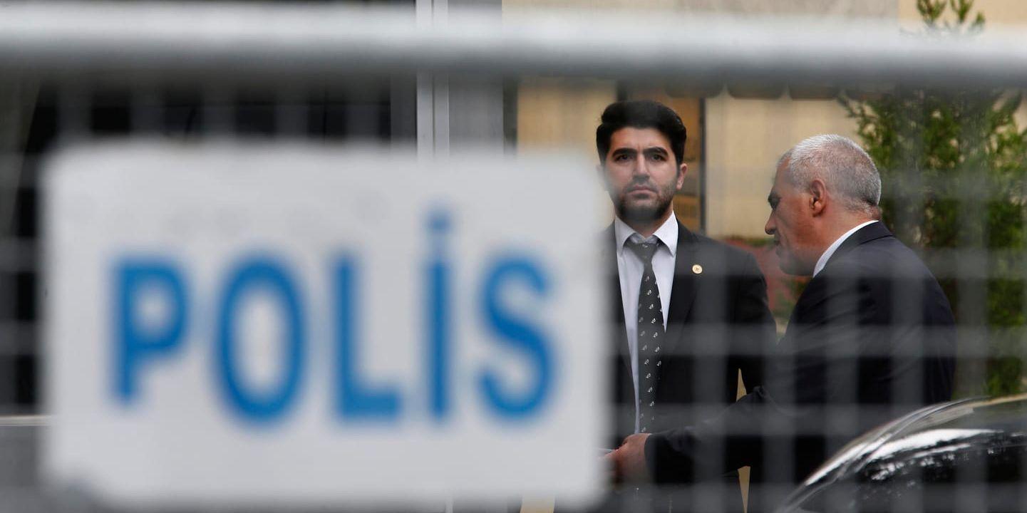 Säkerhetsvakter utanför Saudiarabiens konsulat i Istanbul.