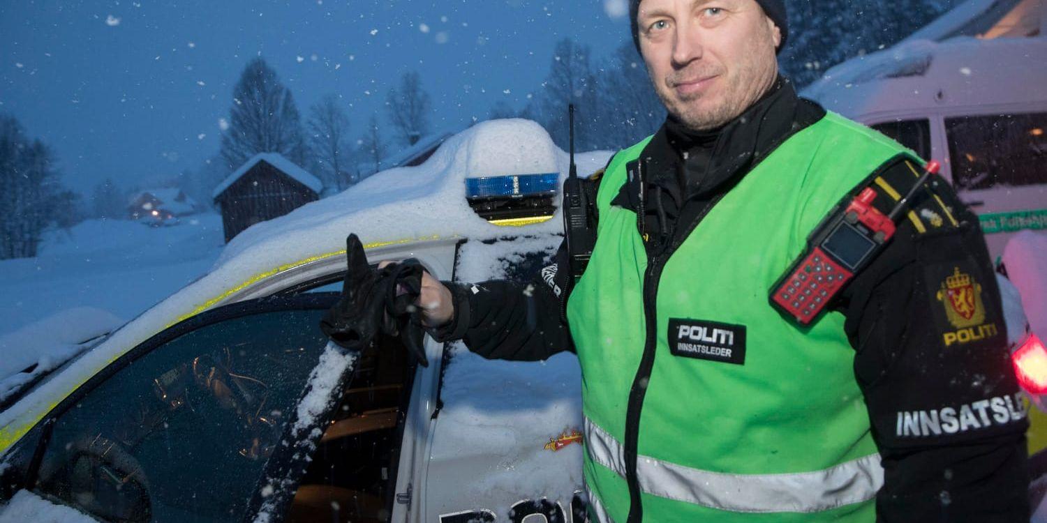 Polisens insatsledare Roald Berntsenmå är redo att rycka ut med räddningsmanskap för att leta efter de saknade så fort vädret tillåter och risken för laviner sjunker.